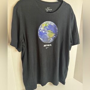 Nike “Just Do It” Earth Graphic Tee Men’s XL Black Globe T-Shirt